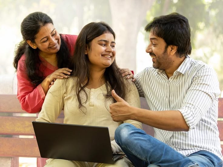 Parents and student discussing finance course options after Plus Two